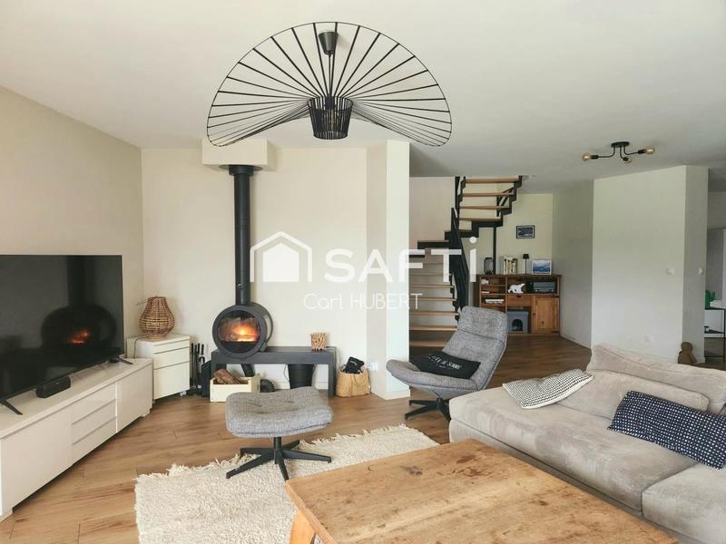 Maison - 300 m² - 8 pièces