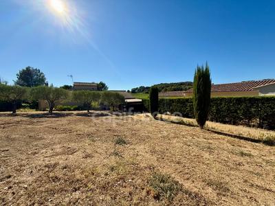 Terrain constructible - 740 m²