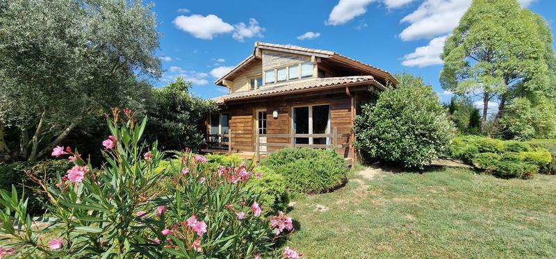 Maison de bois - 214 m² - 9 pièces