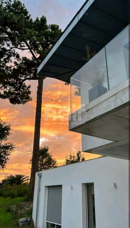 Villa - 221 m² - 6 pièces