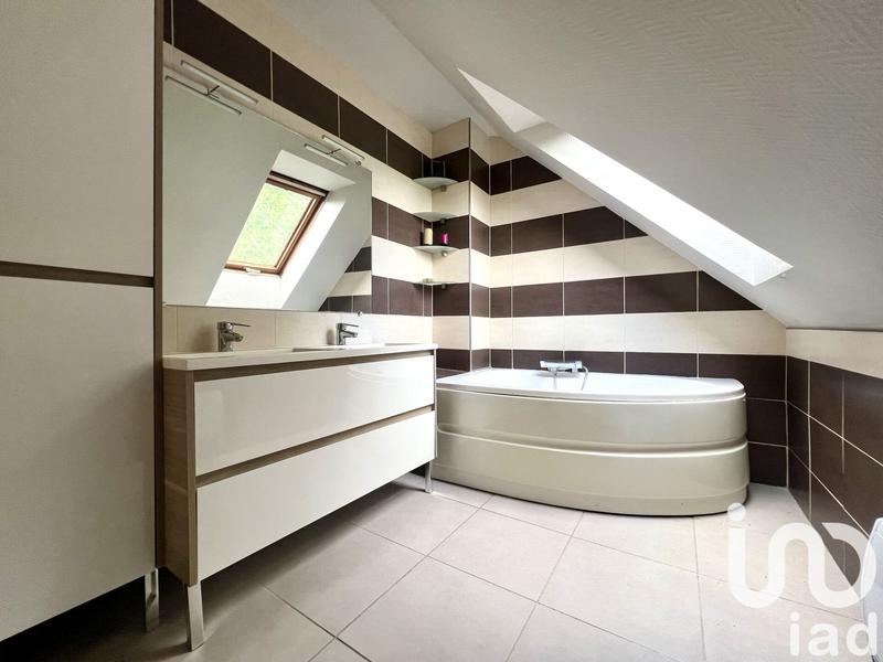 Maison - 214 m² - 7 pièces