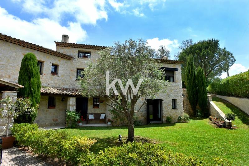 Maison - 490 m² - 7 pièces