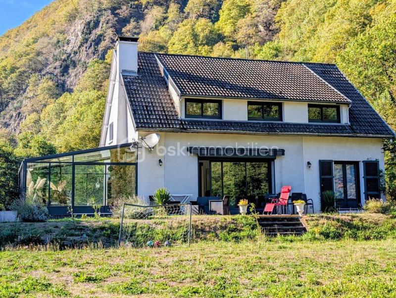 Maison traditionnelle - 185 m² - 6 pièces