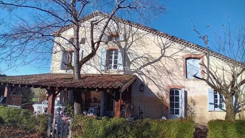 Maison - 380 m² - 10 pièces