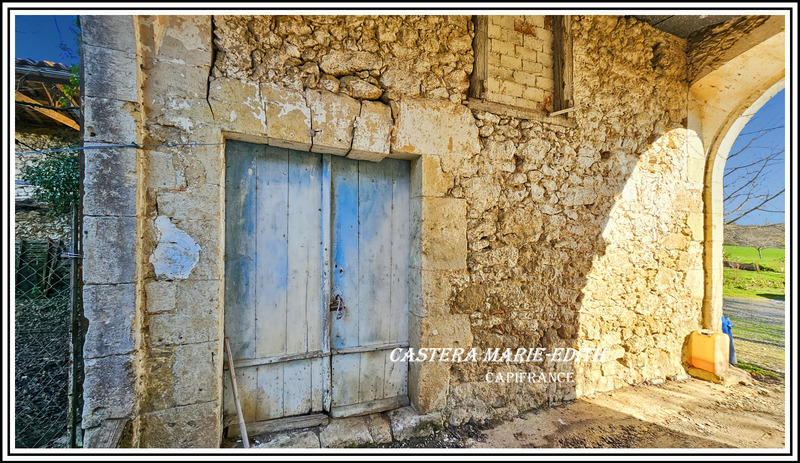 Corps de ferme - 8 000 m² - 7 pièces
