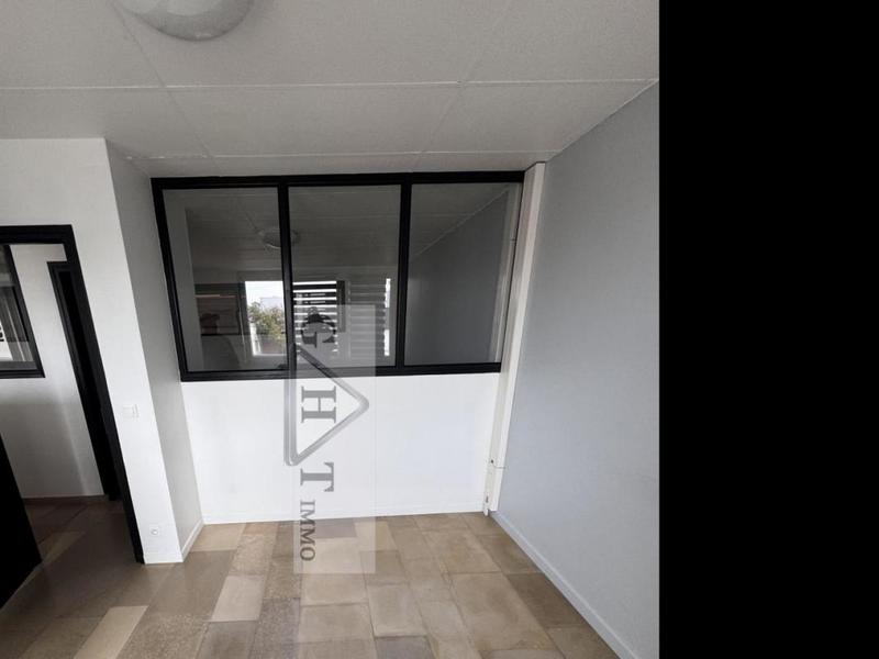 Entrepôt - 1 350 m²