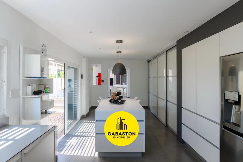 Villa - 247 m² - 5 pièces