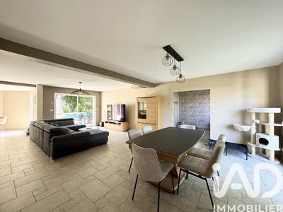 Maison - 255 m² - 10 pièces