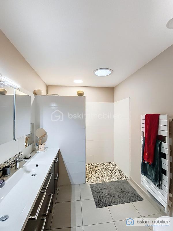 Maison traditionnelle - 145 m² - 5 pièces