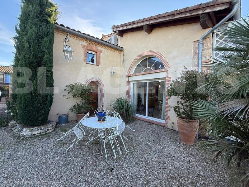 Maison - 634 m² - 21 pièces