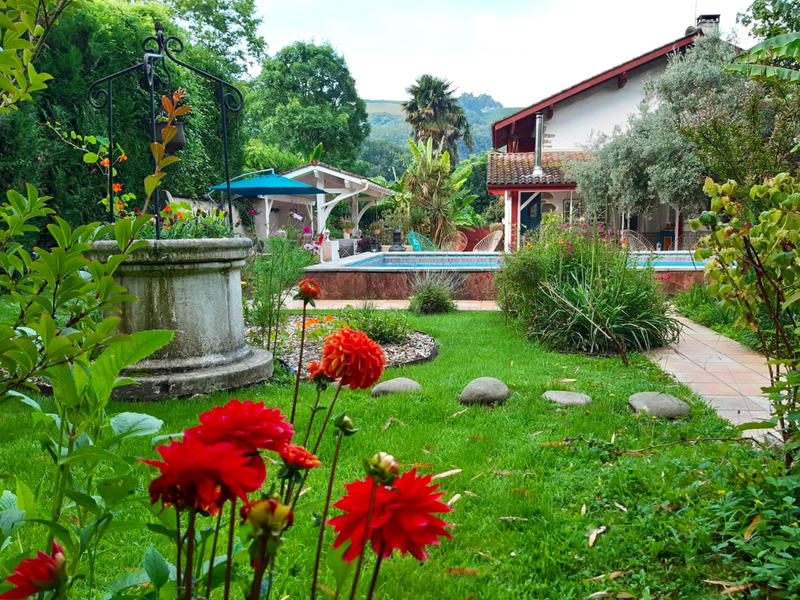 Propriété - 223 m² - 8 pièces