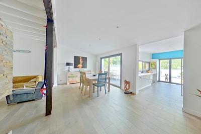Villa - 145 m² - 6 pièces