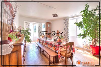 Maison - 245 m² - 7 pièces