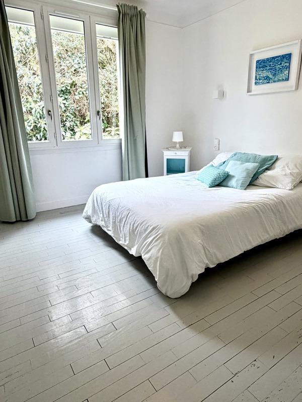 Maison - 240 m² - 6 pièces