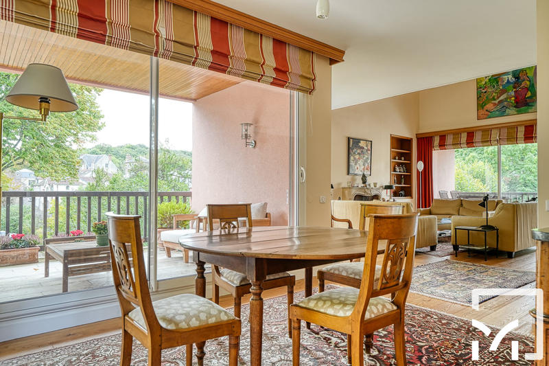 Duplex - 210 m² - 7 pièces