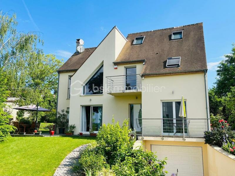Maison - 210 m² - 8 pièces