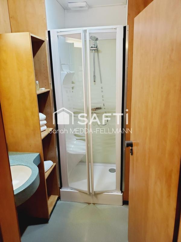 Local commercial - 1 257 m² - 30 pièces