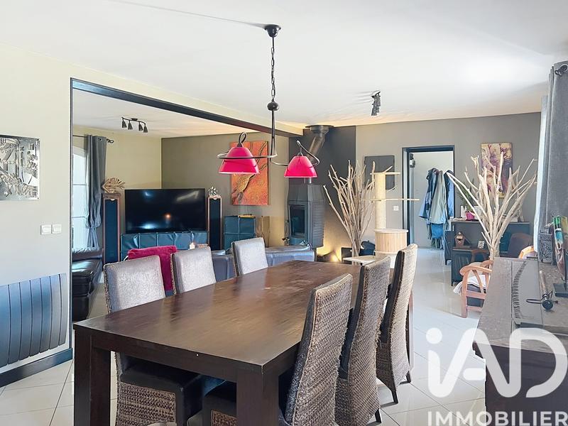 Maison - 202 m² - 8 pièces