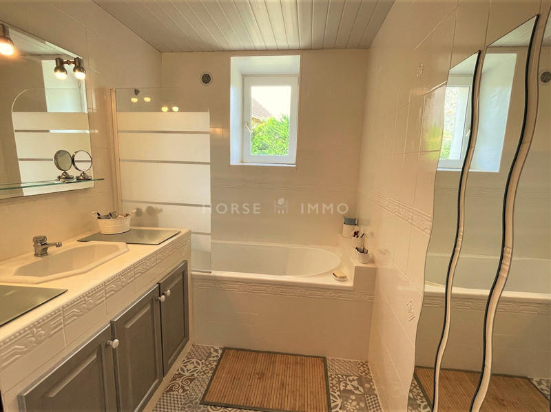 Maison - 208 m² - 5 pièces