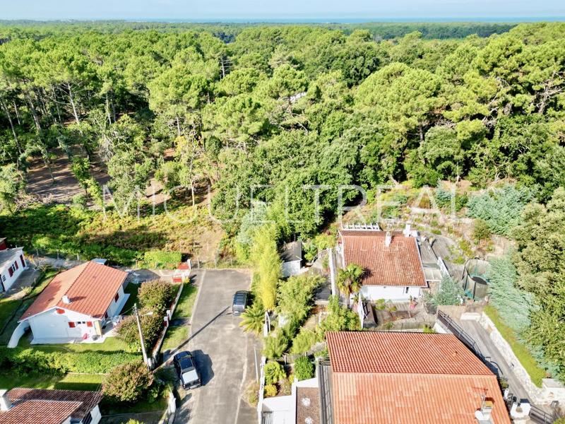 Maison - 214 m² - 8 pièces