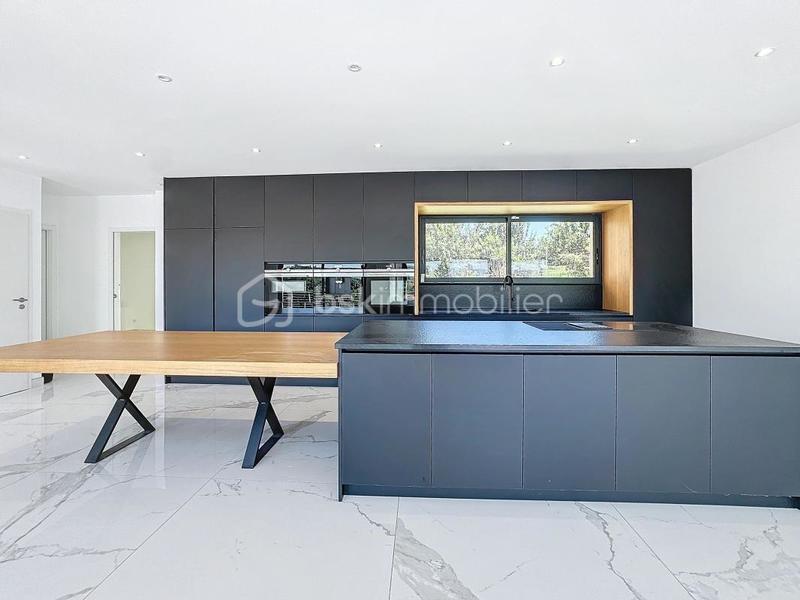 Maison - 198 m² - 6 pièces