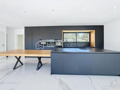 Maison - 198 m² - 6 pièces