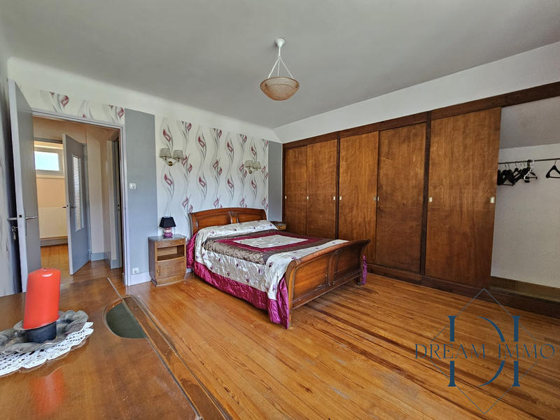 Maison - 240 m² - 10 pièces