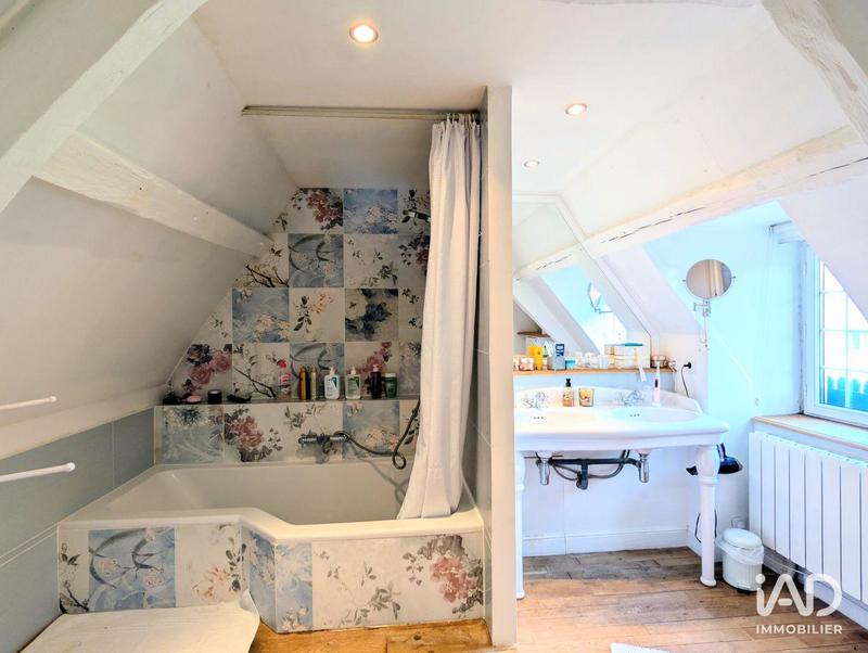 Maison - 249 m² - 7 pièces