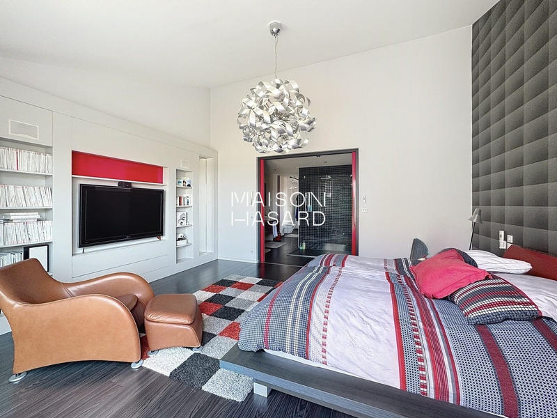 Maison contemporaine - 222 m² - 8 pièces