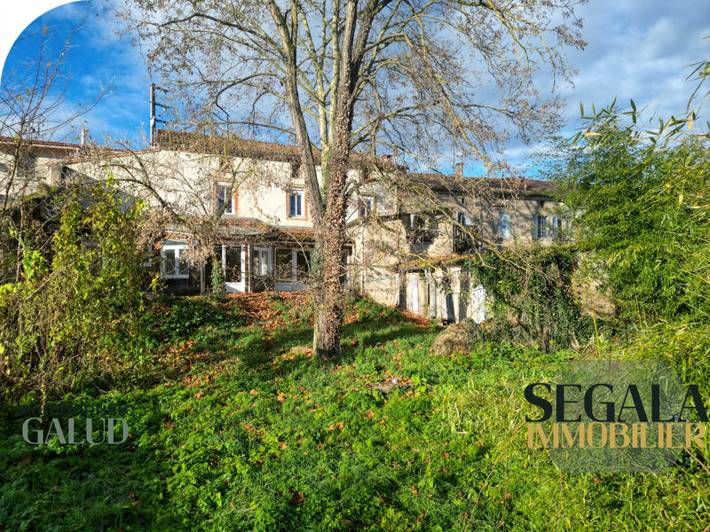 Maison - 230 m² - 8 pièces