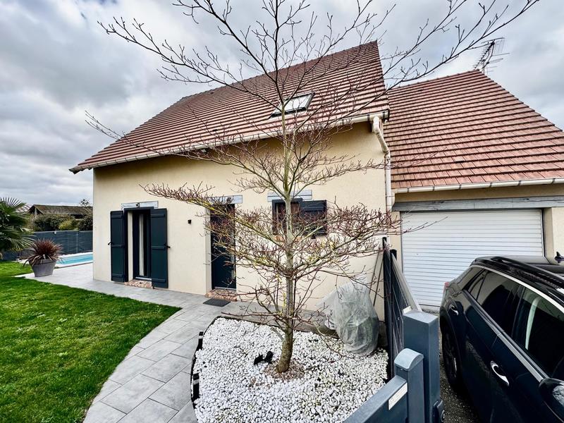 Maison - 96 m² - 5 pièces