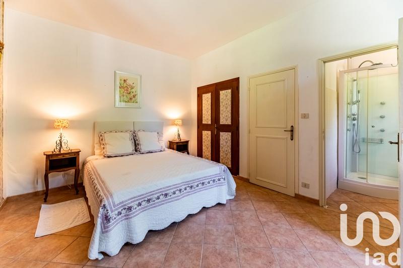 Maison - 330 m² - 7 pièces