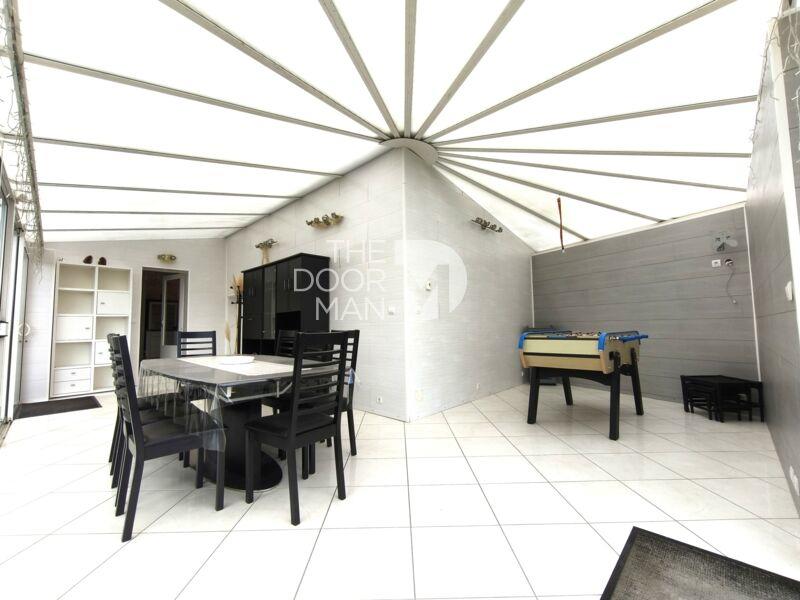 Propriété - 300 m² - 17 pièces