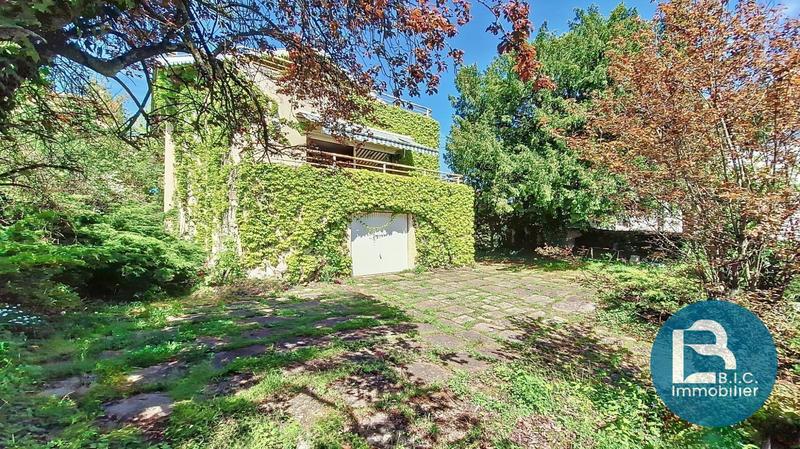 Maison - 160 m² - 8 pièces