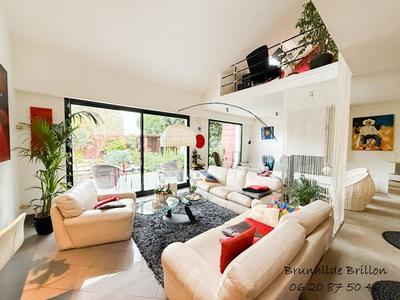 Maison - 205 m² - 10 pièces