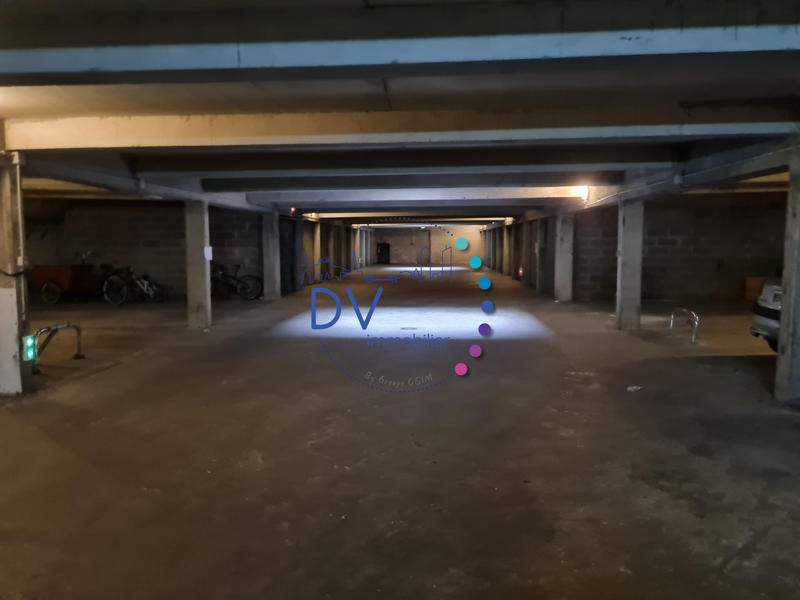 Parking / Garage - 11 m²