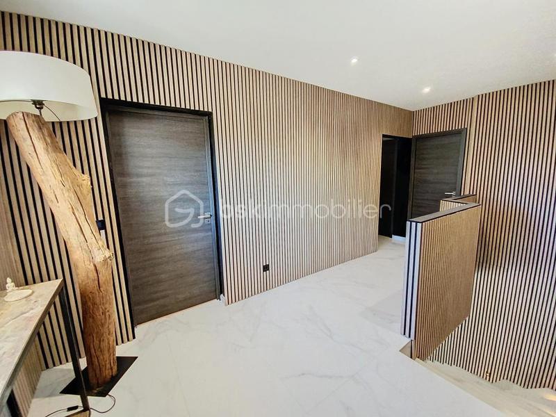 Villa - 245 m² - 6 pièces