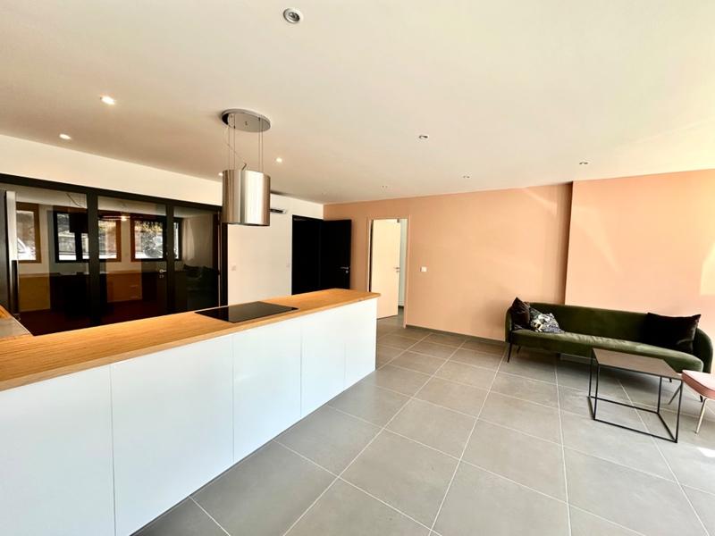 Appartement - 90 m² - 4 pièces