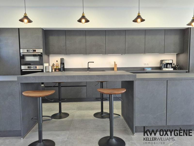 Maison - 232 m² - 6 pièces