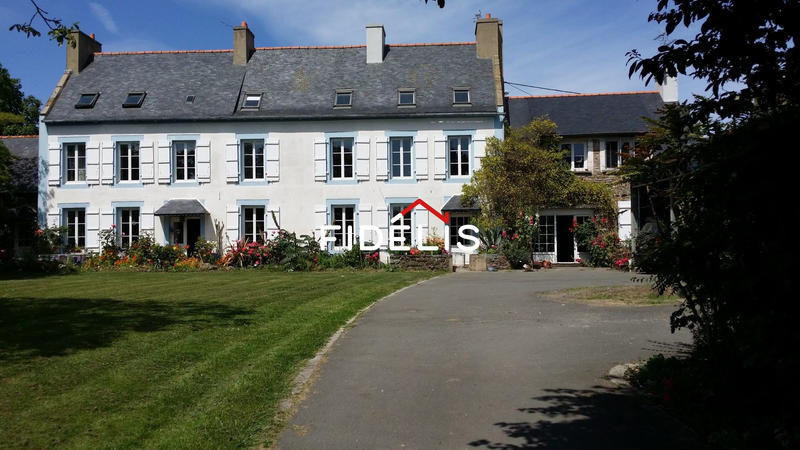 Maison - 327 m² - 11 pièces