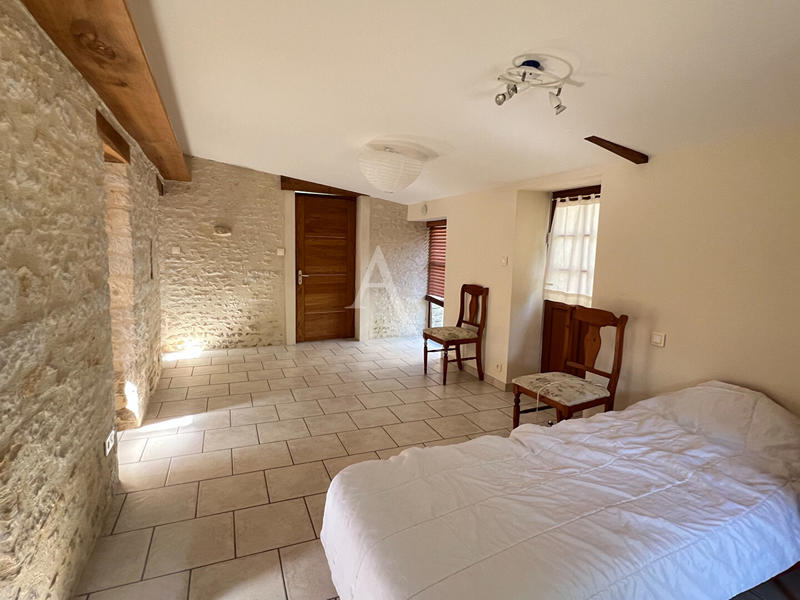 Maison - 310 m² - 12 pièces