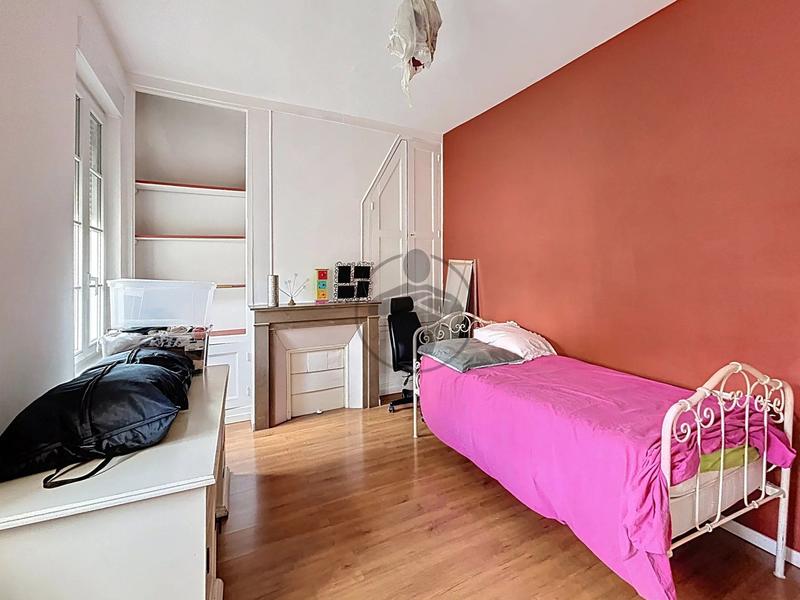 Maison - 237 m² - 9 pièces