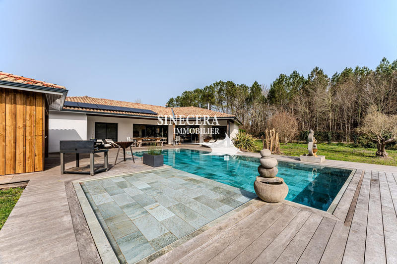 Villa - 198 m² - 8 pièces