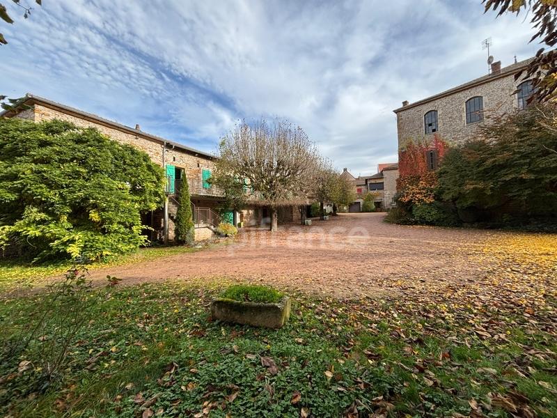 Maison - 930 m² - 23 pièces