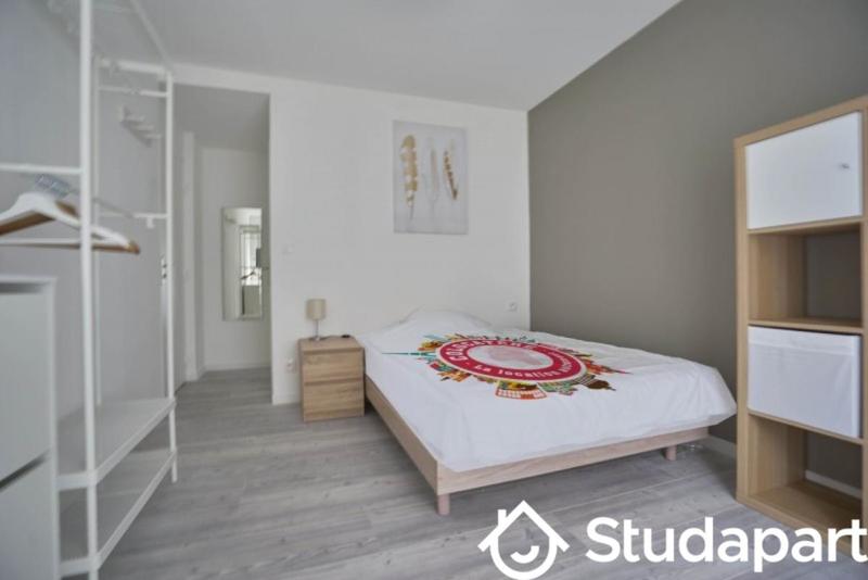 Chambre - 13 m² - 1 pièce