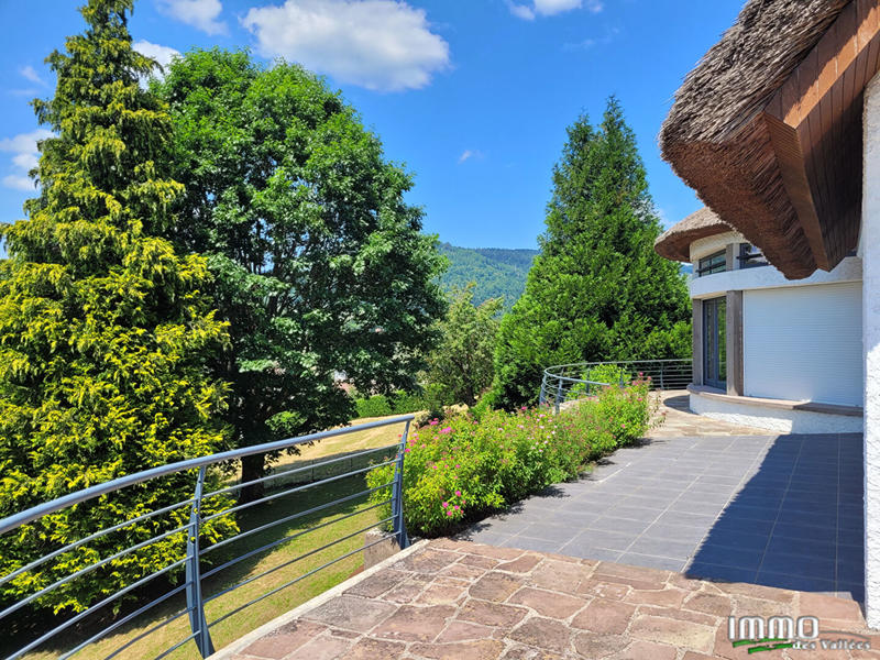 Maison - 238 m² - 8 pièces