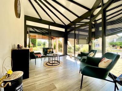 Maison - 240 m² - 6 pièces