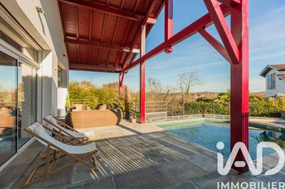 Maison - 238 m² - 6 pièces