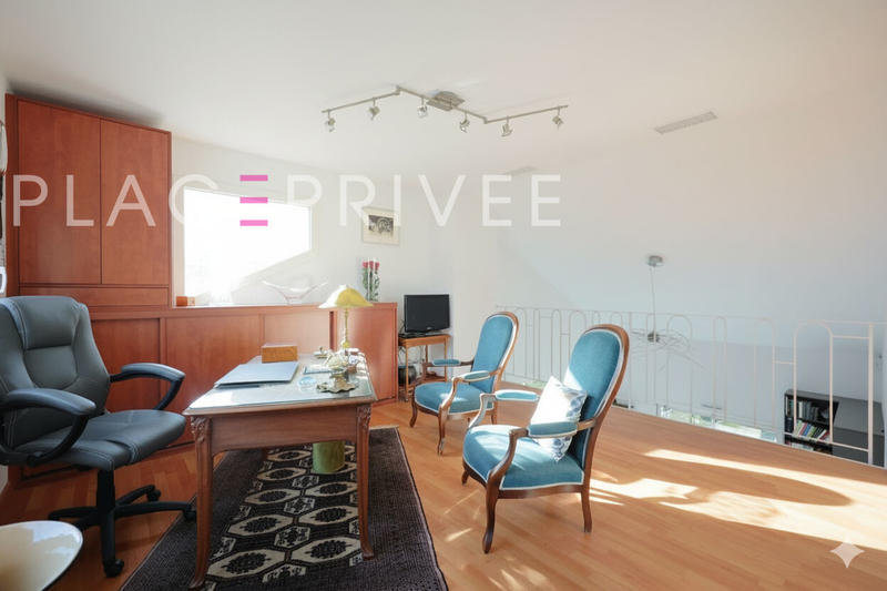 Maison - 225 m² - 7 pièces