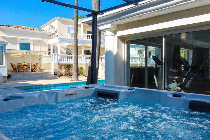 Villa - 250 m² - 6 pièces